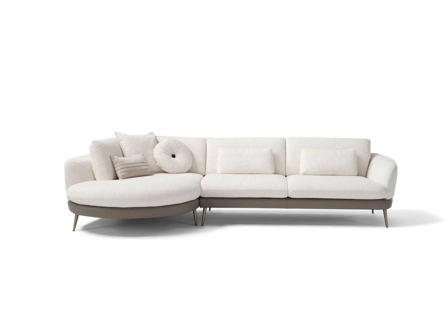 Ανακαλύψτε τον γωνιακό καναπέ Isabella με μοντέρνο design, ψηλά μεταλλικά πόδια και μηχανισμό ρύθμισης πλάτης για απόλυτη άνεση. 100% ιταλική κατασκευή, προσαρμόζεται στις ανάγκες σας!  Σε χρωμα λευκο με ξυλινη καφε μπαζα