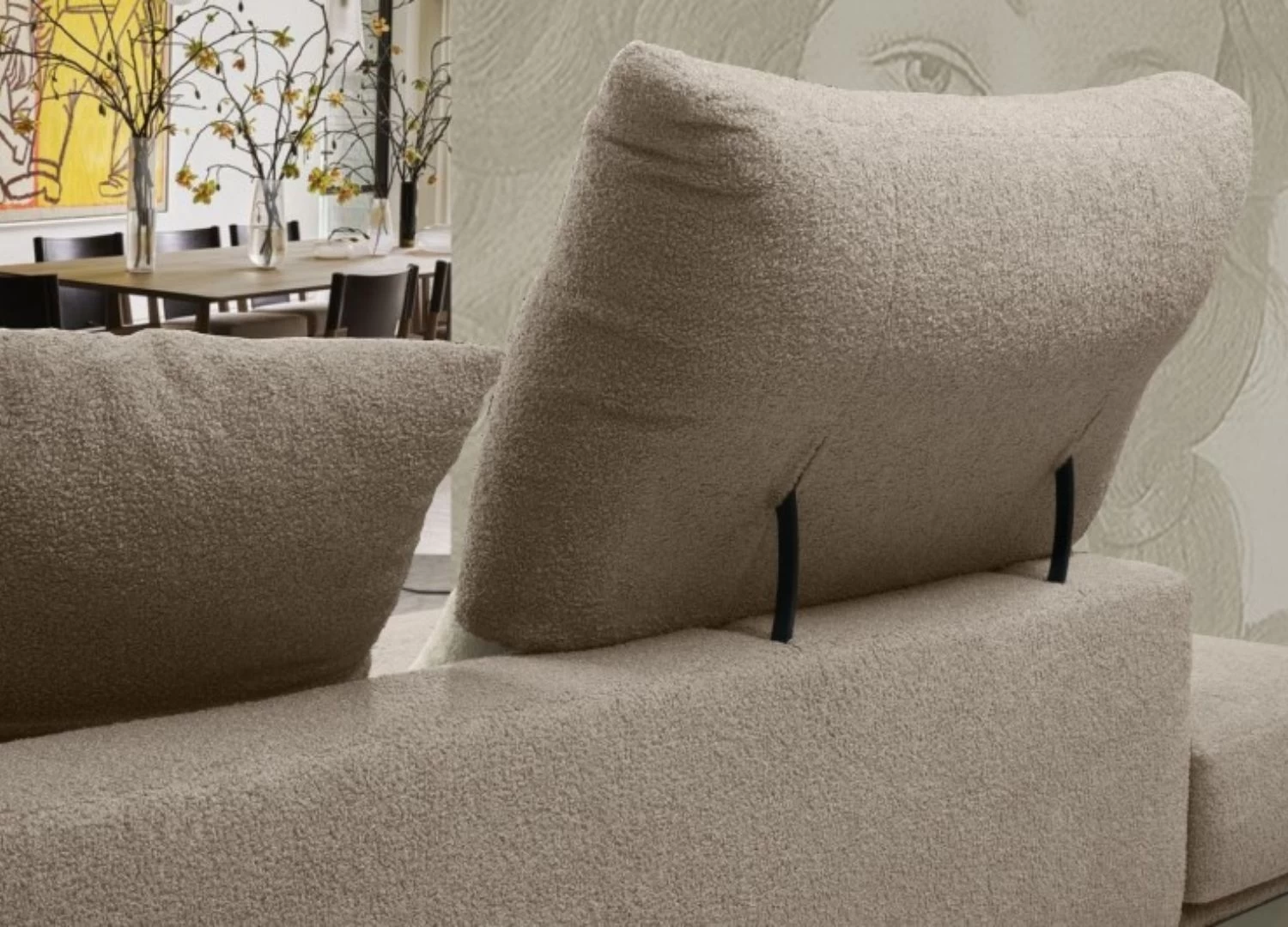 Ο γωνιακός καναπές Barolo συνδυάζει minimal design, ξύλινη βάση, μεταλλικά πόδια και φορετό easy-clean ύφασμα. Ελληνικής κατασκευής, διαθέσιμος σε διαστάσεις , Σε χρωμα γκριζο και καφε