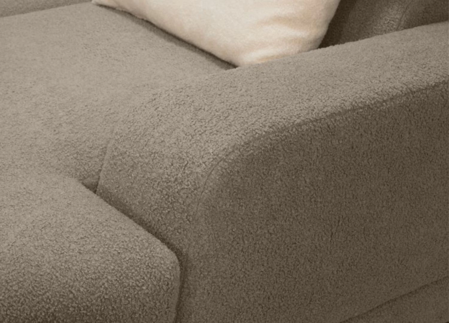 Ο γωνιακός καναπές Barolo συνδυάζει minimal design, ξύλινη βάση, μεταλλικά πόδια και φορετό easy-clean ύφασμα. Ελληνικής κατασκευής, διαθέσιμος σε διαστάσεις , Σε χρωμα γκριζο και καφε
