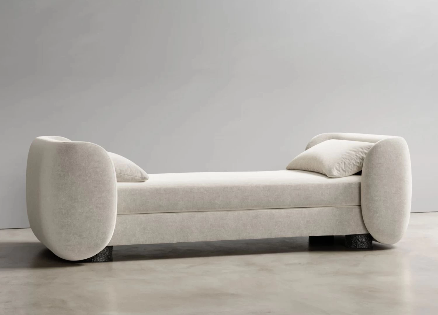 Ανακαλύψτε το σκαμπό Pallas από τη συλλογή linea di salotti. Minimal design με στρογγυλεμένες γραμμές, πολυτελή ταπετσαρία και λειτουργικότητα ως σκαμπό, υποπόδιο ή bench. Ιδανικό για σαλόνι ή υπνοδωμάτιο.