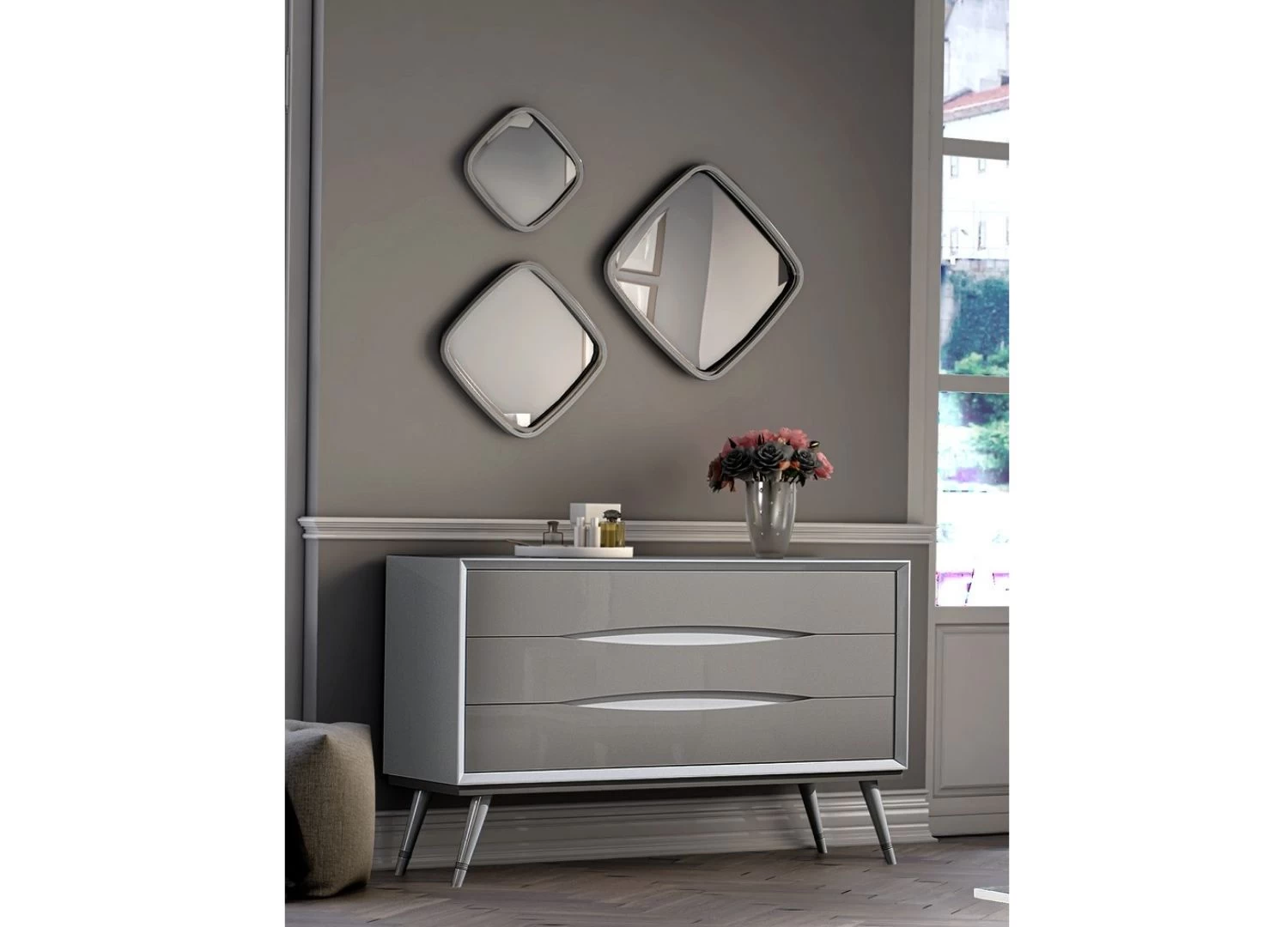 Η συρταριέρα MARA προσφέρει minimal design και πρακτικότητα. Κατασκευασμένη από μασίφ ξύλο, MDF και φυσικό καπλαμά, διαθέτει 3 μεγάλα συρτάρια και διαστάσεις 140×50×90 εκ. Διατίθεται από τη Linea di Salotti.
